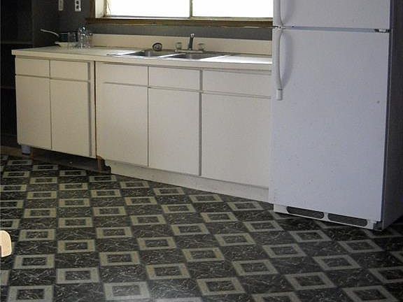 3rd image of 2258 N Cmar Pt