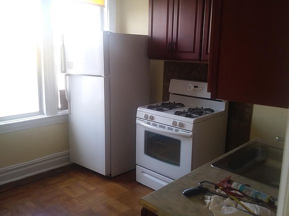 2nd image of 4334 Carpenter Ave #2