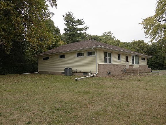 2nd image of 827 W North Ln