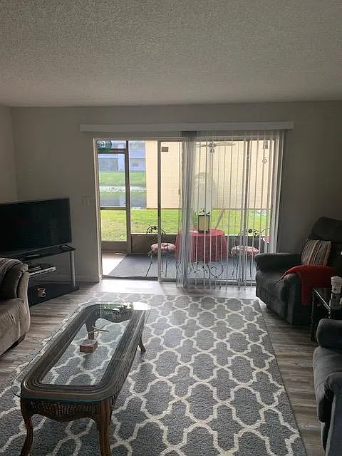2 bed, 912 sqft, $1,600 — Photo 3