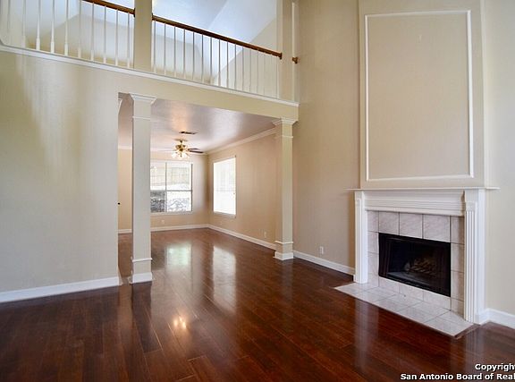 3rd image of 910 Riverstone Dr