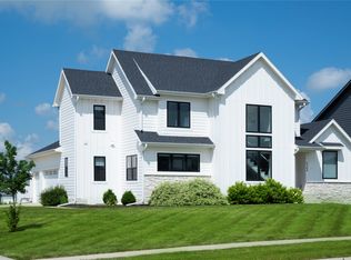 5204 149th St, Urbandale, IA 50323