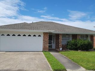 9843 Andover Dr, New Orleans, LA 70127