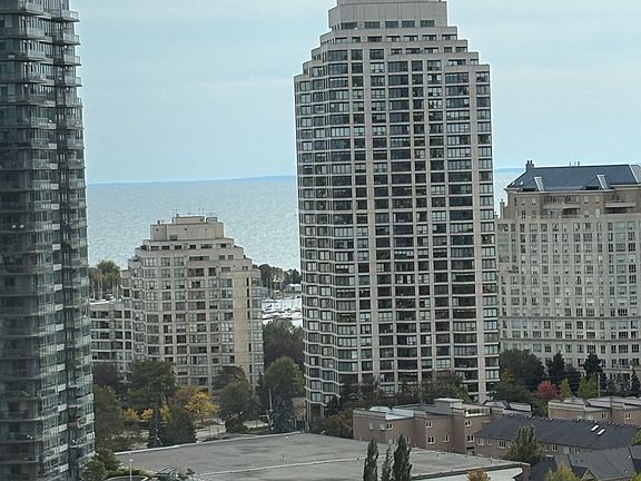 4th image of 90 Park Lawn Rd #2001