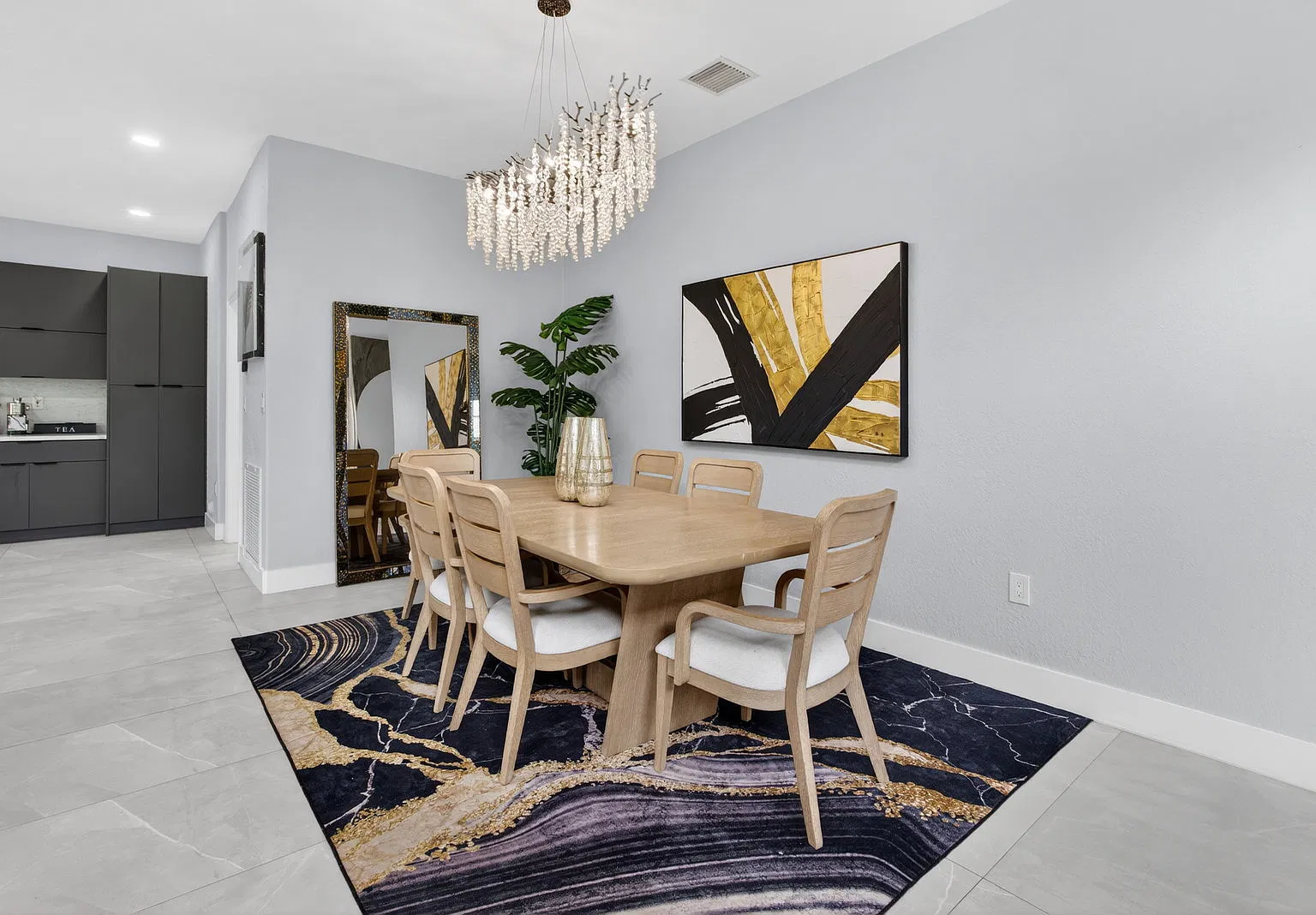 5 bed, 4.0 bath, 3408 sqft, $8,500 — Photo 3