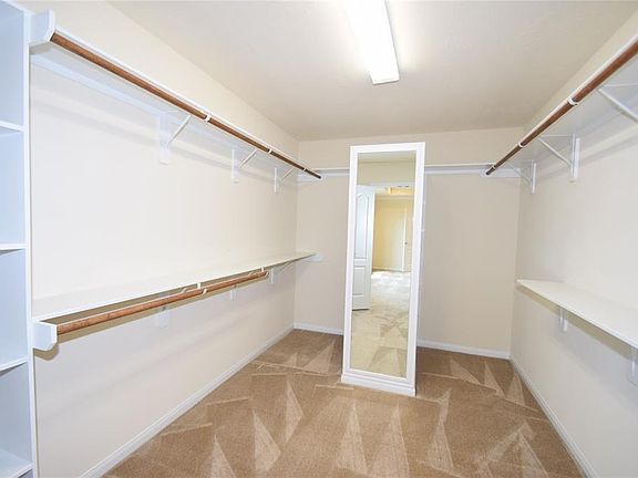 2nd image of 616 Dogwood Ct