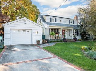 24 Sullivan Ave, Farmingdale, NY 11735