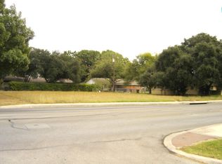 1637 N King St, Seguin, TX 78155