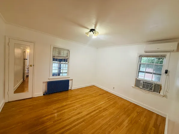 (undisclosed Address), New Hyde Park, NY 11040