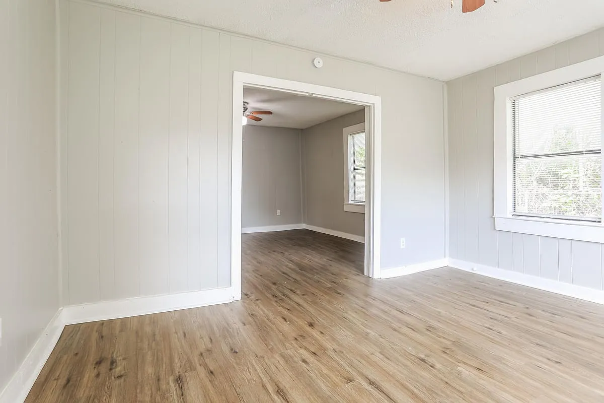 912 Clifton St - 912 Clifton — Photo 3