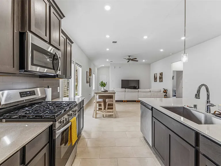 7954 Cypress Country Dr — Photo 8