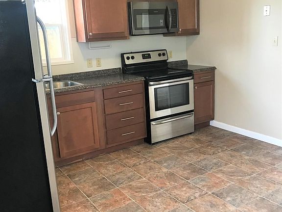 3rd image of 105 Buerger St
