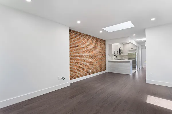 Rented by Safdie Realty Group | media 21