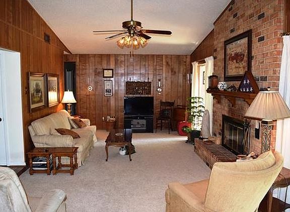 3rd image of 3812 Crestpark Dr