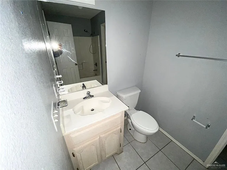 604 S Logan Dr #3 — Photo 8