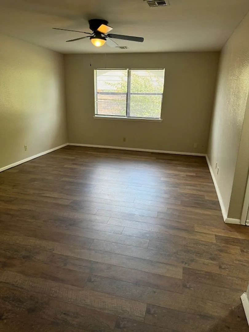 Coming Soon 719 Acorn — Photo 3