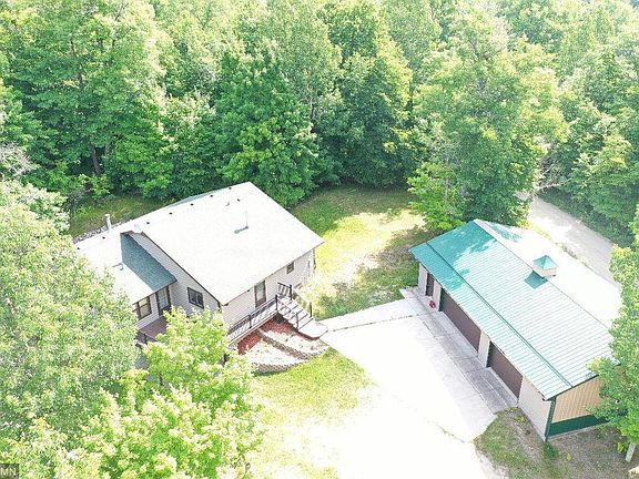 3rd image of 1810 Cozy Lodge Dr NE