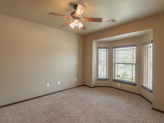 2nd image of 701 Lindsey Ln