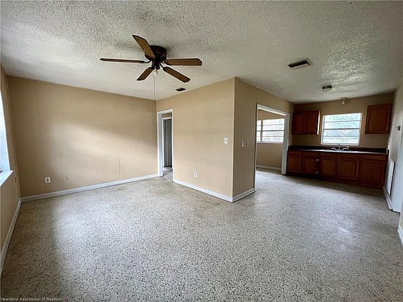 3rd image of 3317 Hickory St
