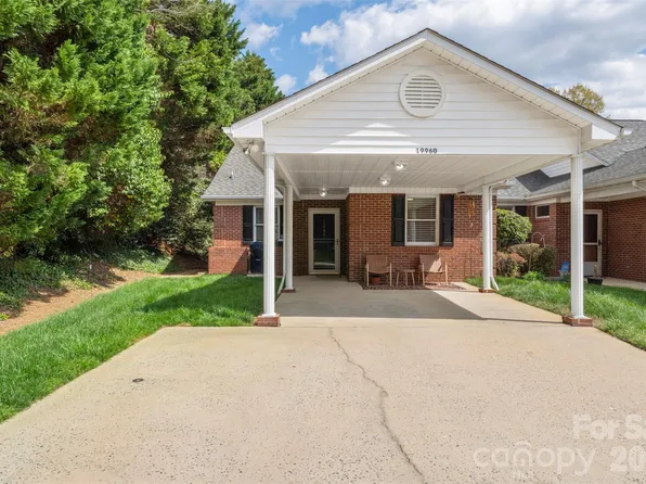 19960 Oak Leaf Cir, Cornelius, NC 28031