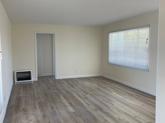 3rd image of 14423 S Berendo Ave #4