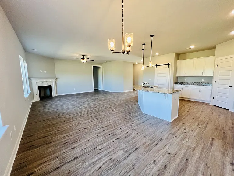 731 N Main St — Photo 6