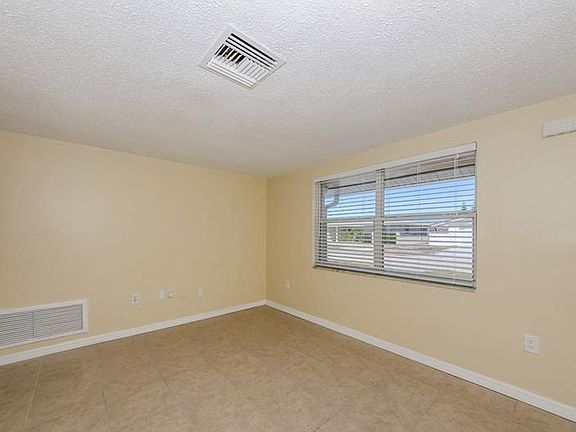 5th image of 3426 Salisbury Dr