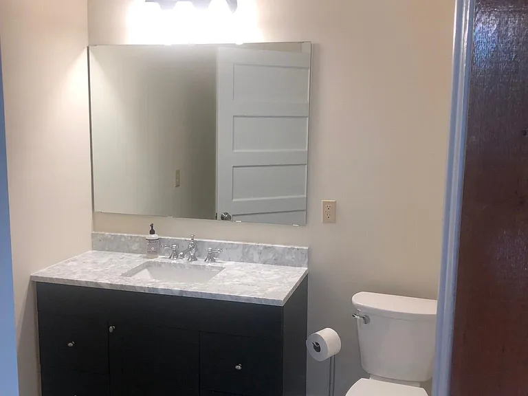 325 E University St — Photo 10