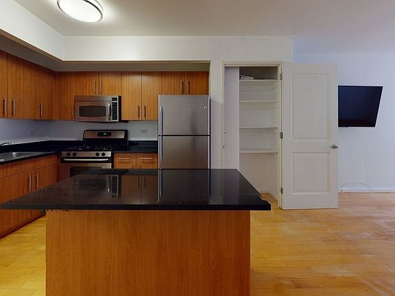 4th image of 20 West St #14FF