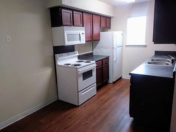 4th image of 201 Yorkshire Blvd #1