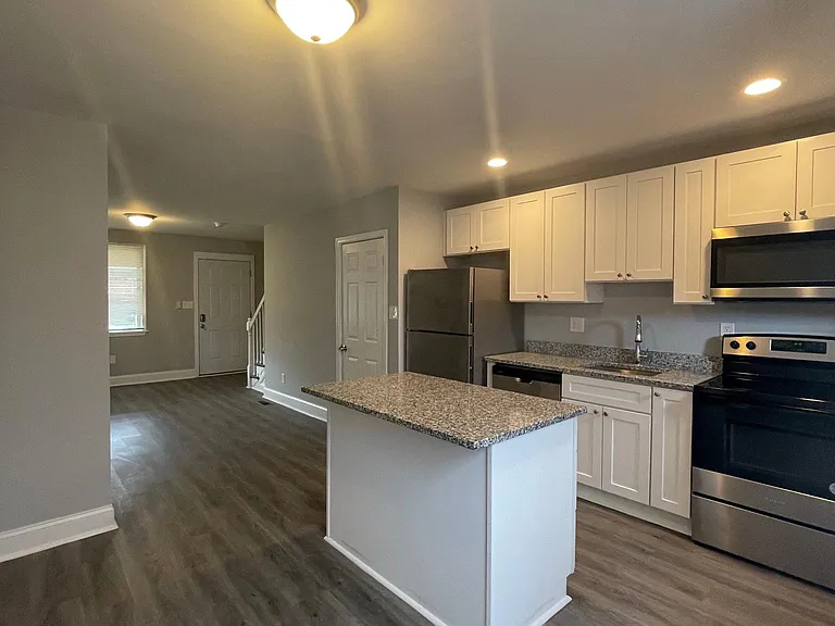 3607 W Lexington St — Photo 9