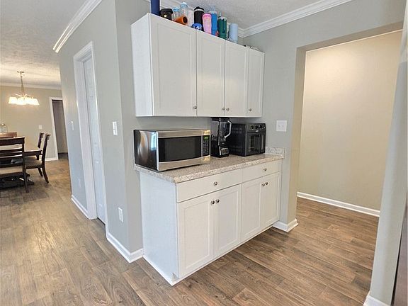 5th image of 550 Thomas Dr
