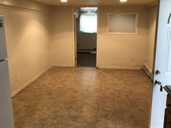 5th image of 484 Emerson St