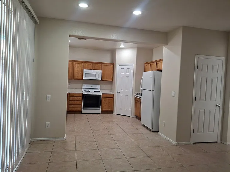 2820 Dowitcher Ave — Photo 6