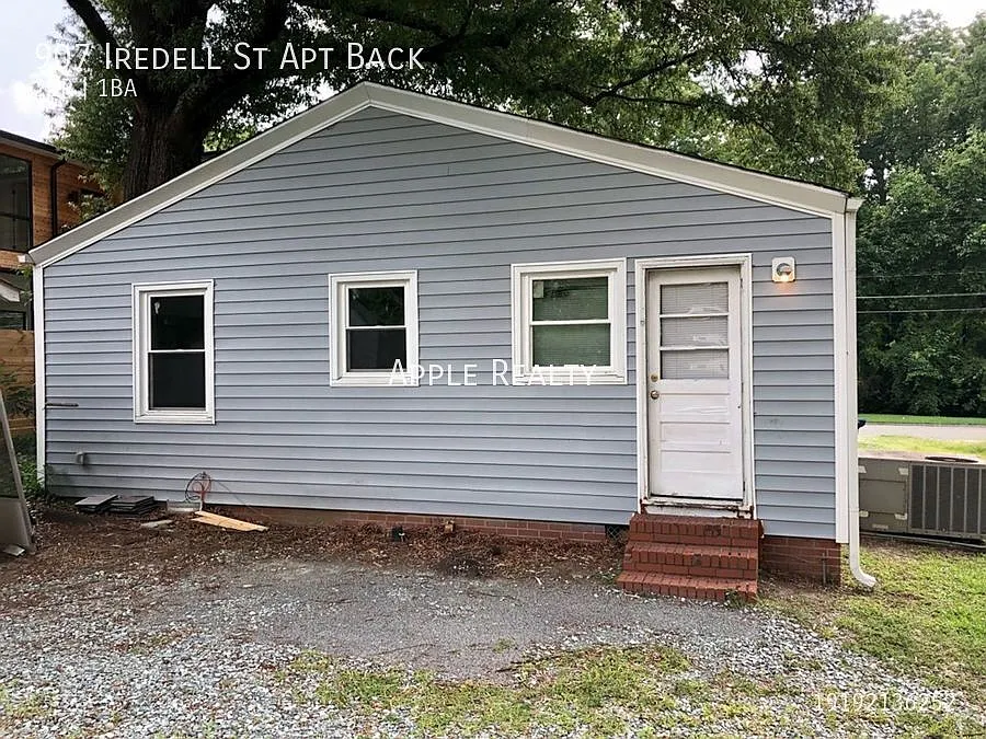 907 Iredell St Apt Back - Available now! — Photo 3