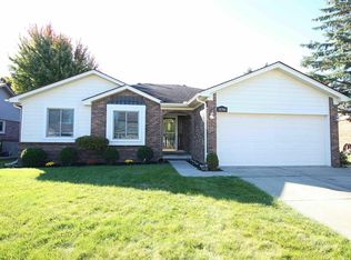 18346 Hearthside Ln, Clinton Township, MI 48038