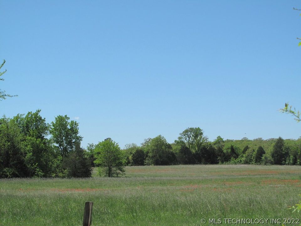 2nd image of 947 East Rd