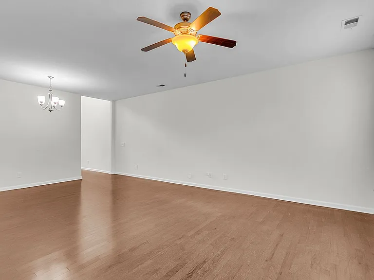 212 Longford Dr — Photo 13