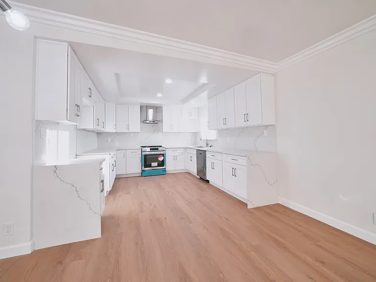 Unit 32 - 3 Bedroom, 2 Bathroom, 1800 sqft