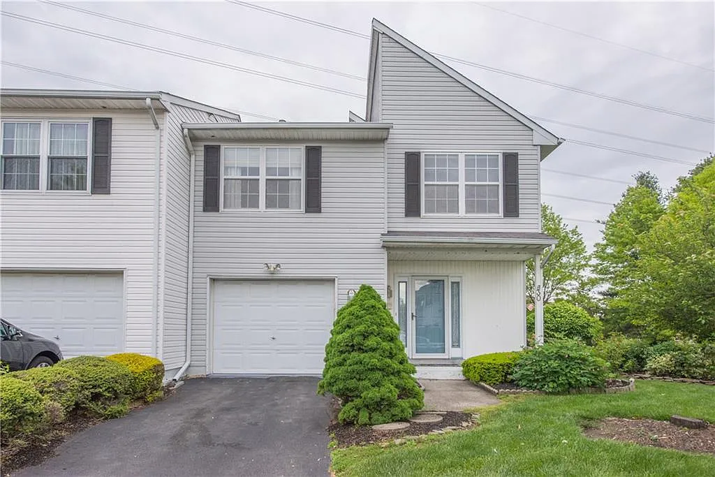 30 Scotto Pl #30 photo 1