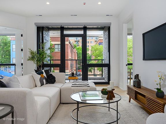 5th image of 515 W Elm St #502