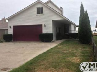9009 Anchor Bay Dr, Clay, MI