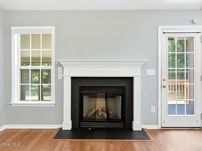 106 Lakeside Green Dr — Photo 6