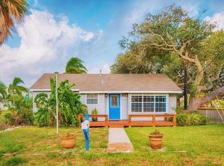 1029 Lady Claire St, Rockport, TX 78382