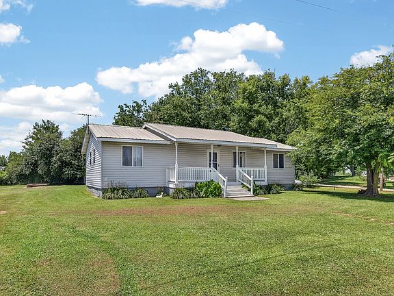 3rd image of 670 Howell Hill Rd