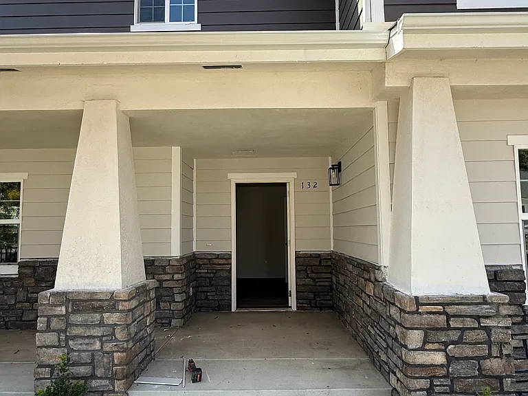 132 W Center St — Photo 2