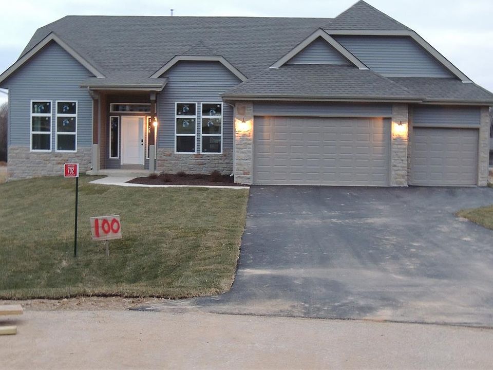 1st image of 702 E Dereck Woods