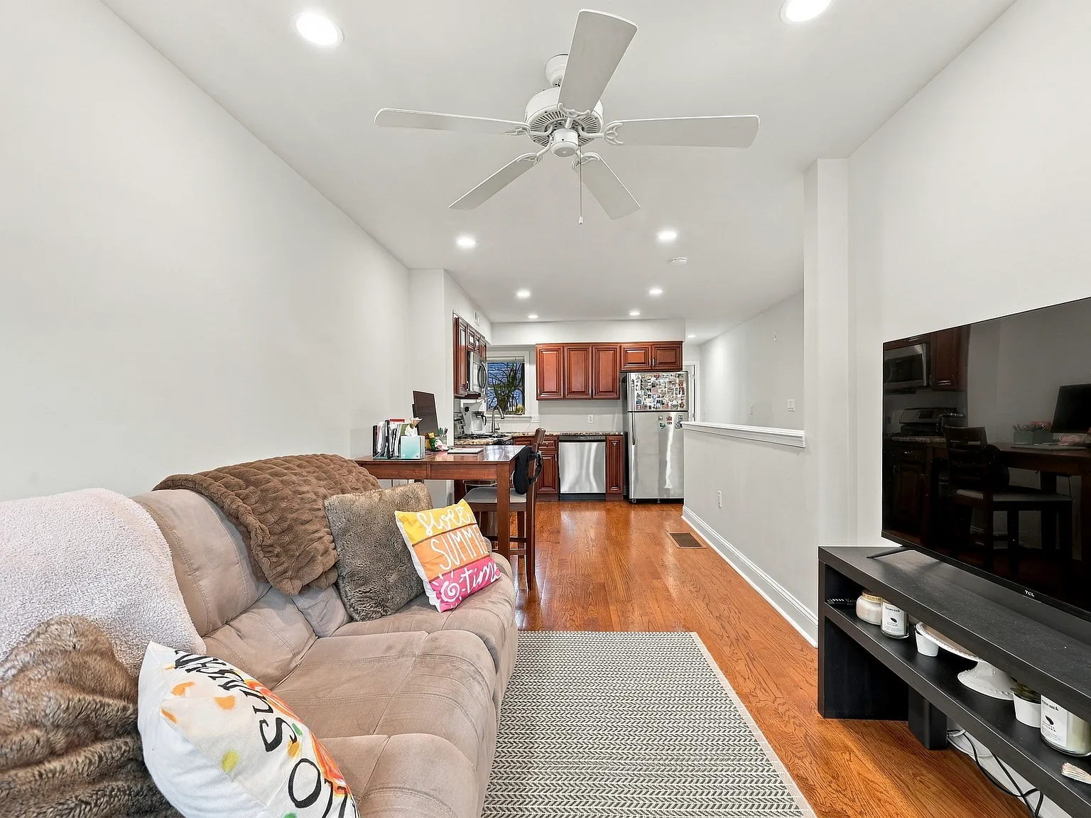3 bed, 1067 sqft, $1,850 — Photo 1