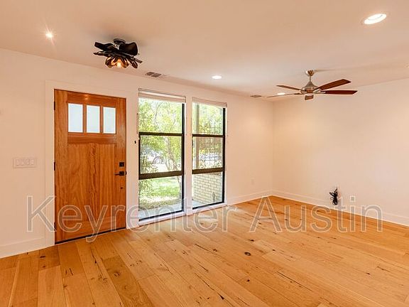 3rd image of 1423 Broadmoor Dr
