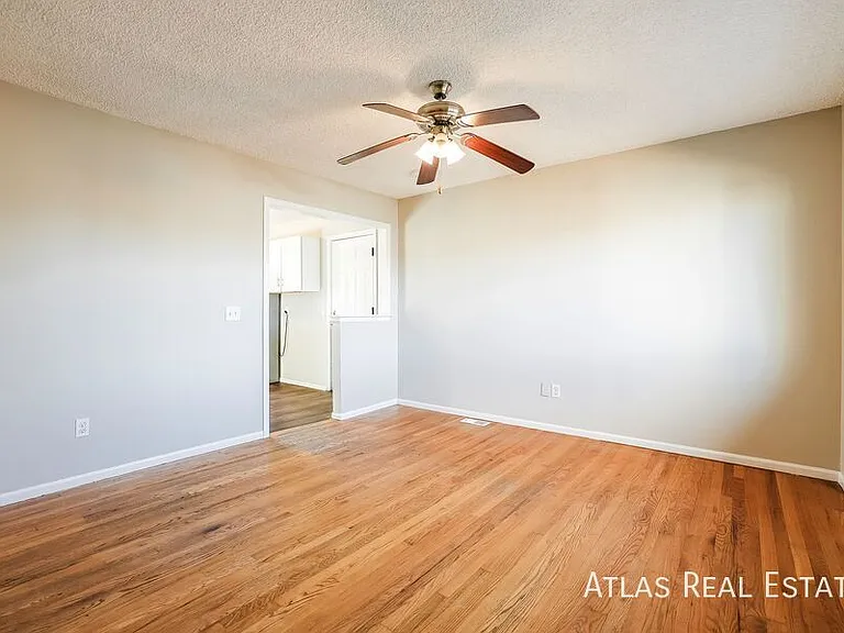 730 S Oakland St — Photo 5